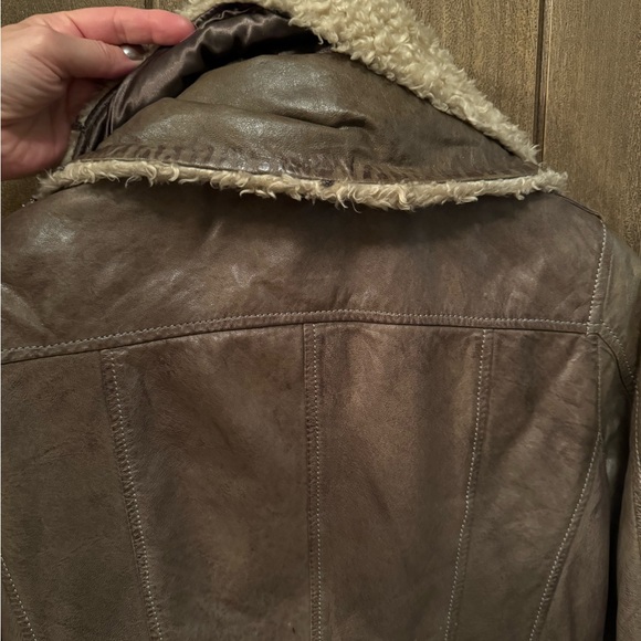 Danier Leather Ladies Leather Jacket -Beautiful Olive Green - Picture 3 of 7